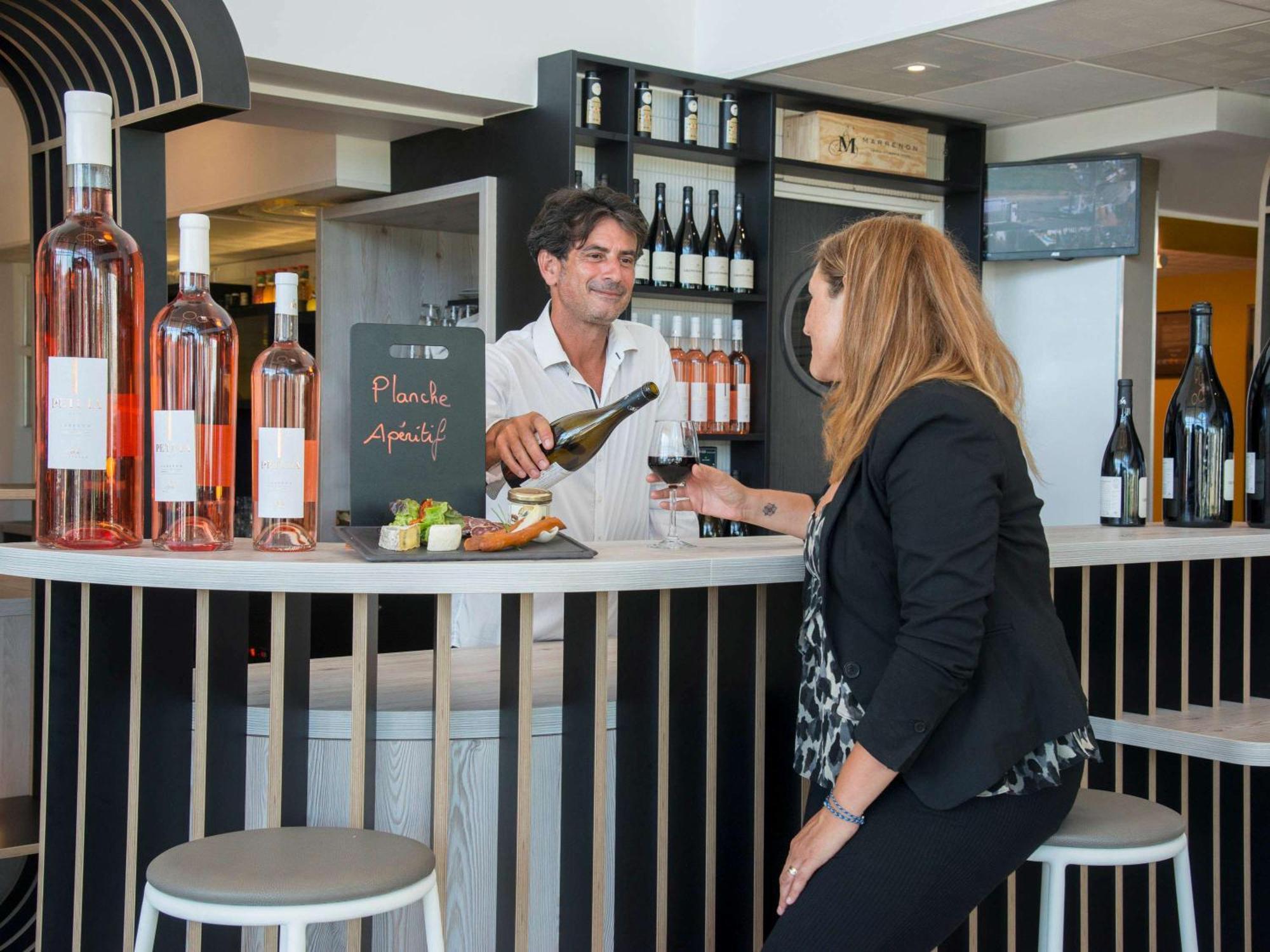 Ibis Styles Pertuis Portes Du Luberon Exterior photo