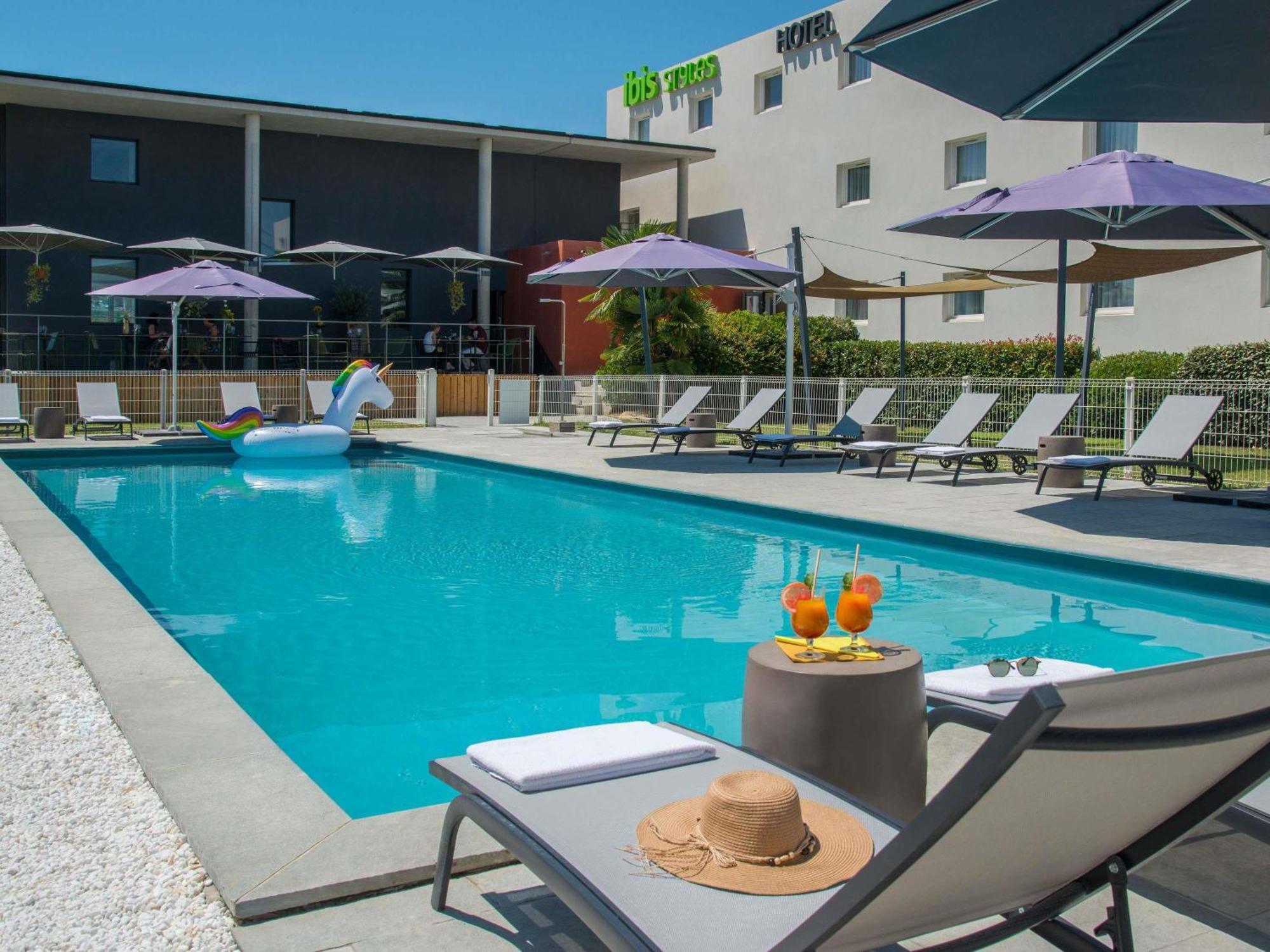 Ibis Styles Pertuis Portes Du Luberon Exterior photo